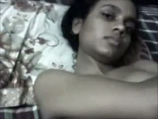 Desi teen enjoys a nice home sex session with her boyfriend